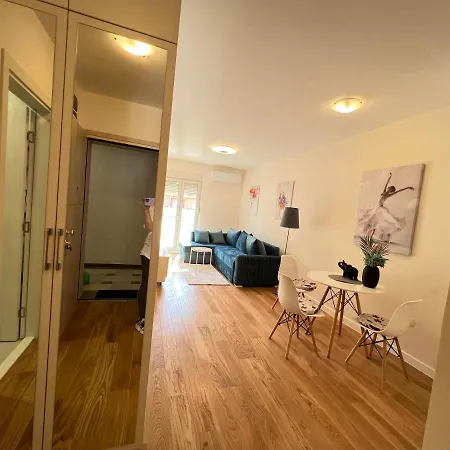 White Homes 50 - Central Point Apartment Podgorica
